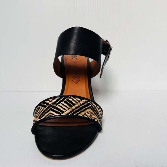 BC Born in California Wedge Sandles - Strappy, Aztec Print, Wooden Heel - Picture 4 of 9